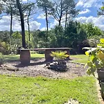 Maison Atypique Au Coeur De Notre Pinede Casa vacanze La Teste-de-Buch